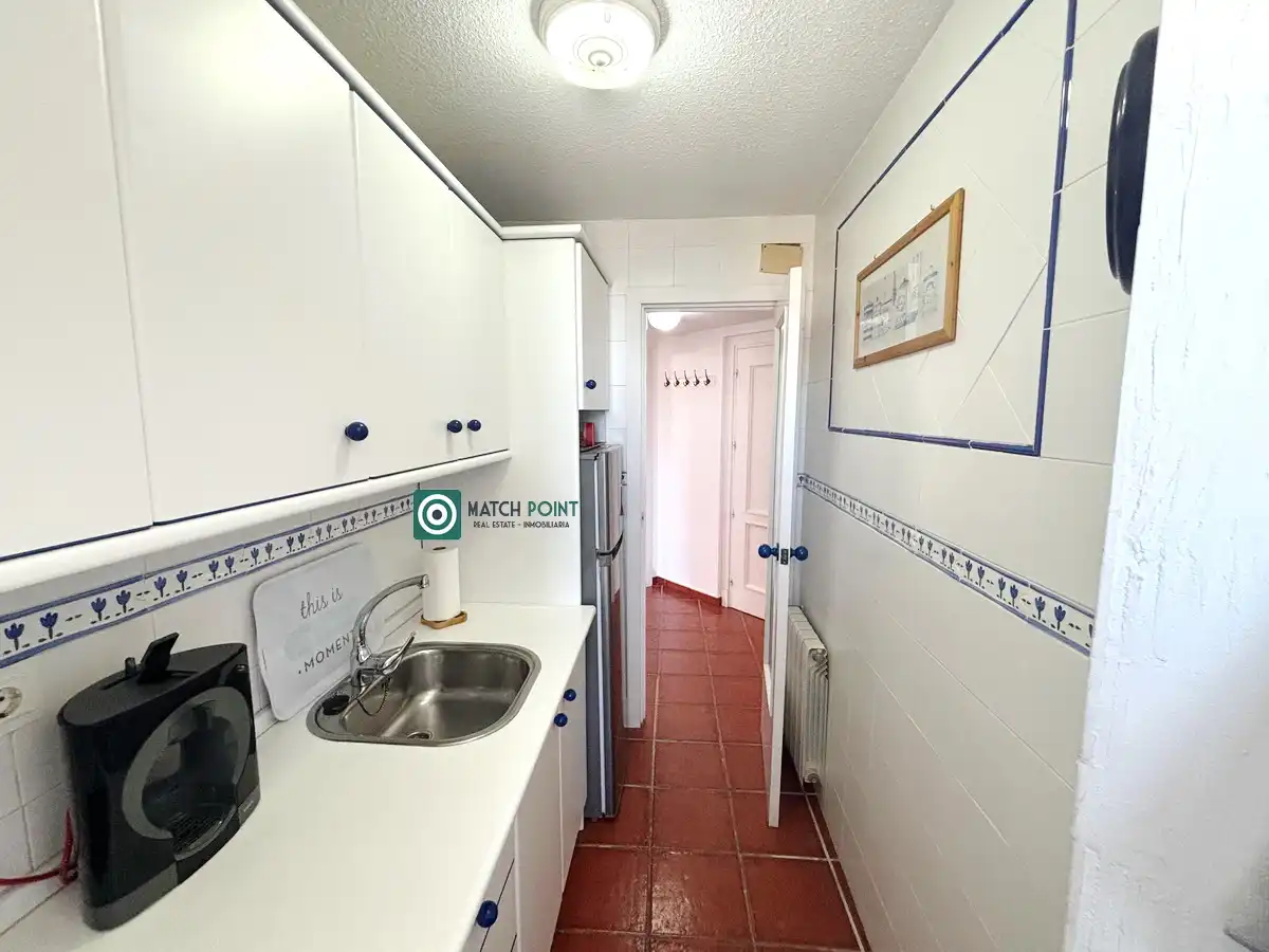 Cuina de Apartament de lloguer en Almuñécar amb Moblat