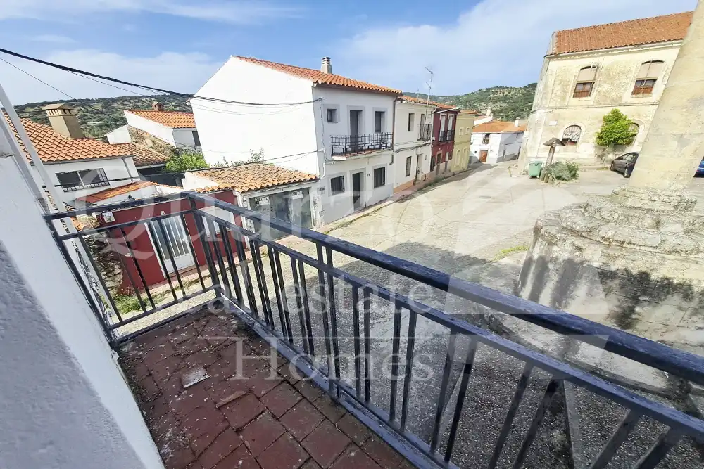Vista exterior de Casa o xalet en venda en Madroñera amb Terrassa, Moblat i Balcó