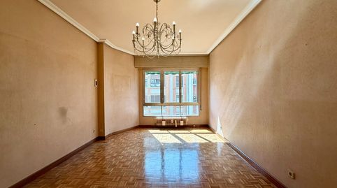 Foto 2 de Piso en venta en Calle Duquesa de la Victoria, 21, Gran Via, Logroño
