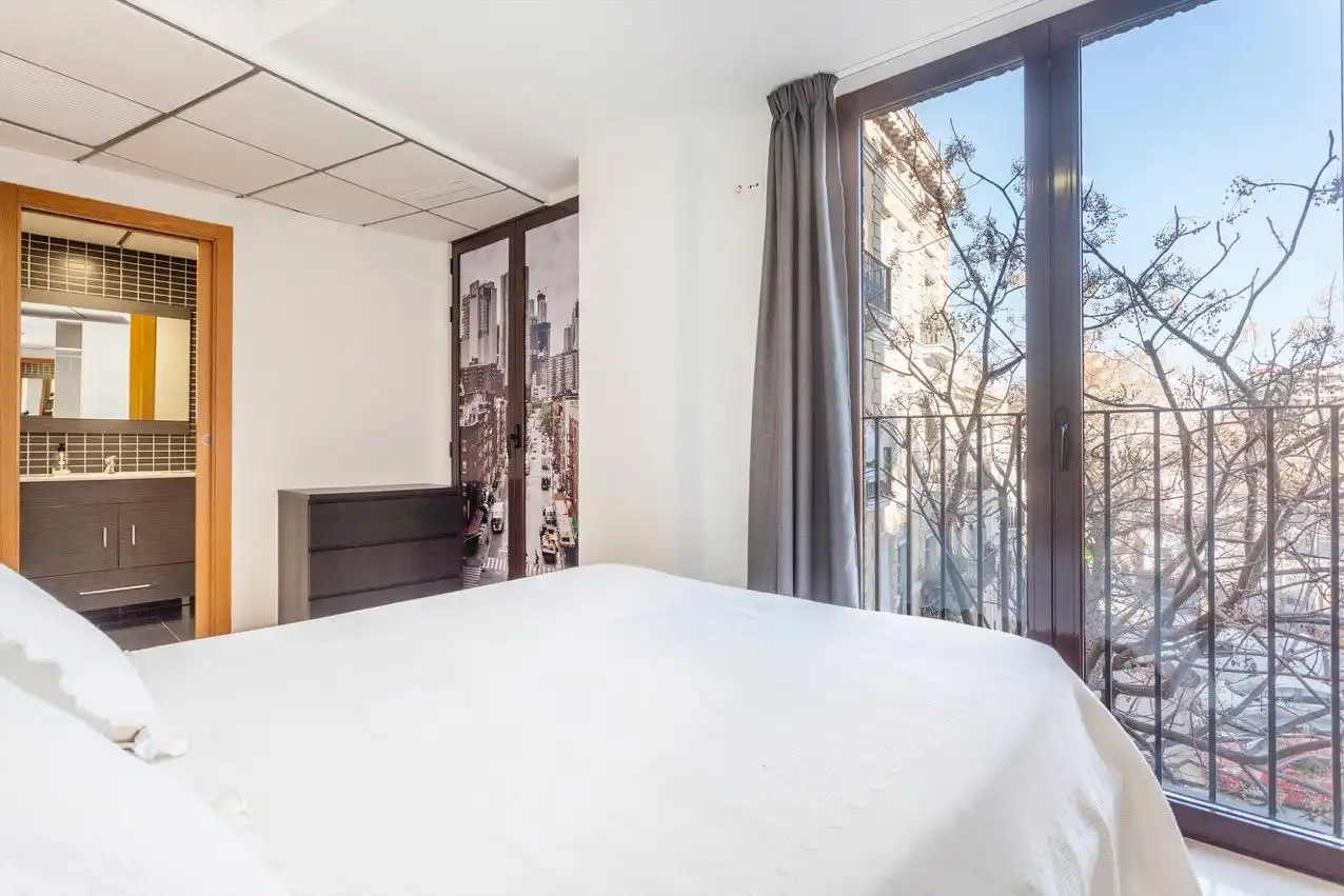 Habitación de Apartamento de alquiler en Valencia con Aire acondicionado, Calefacción y Amueblado