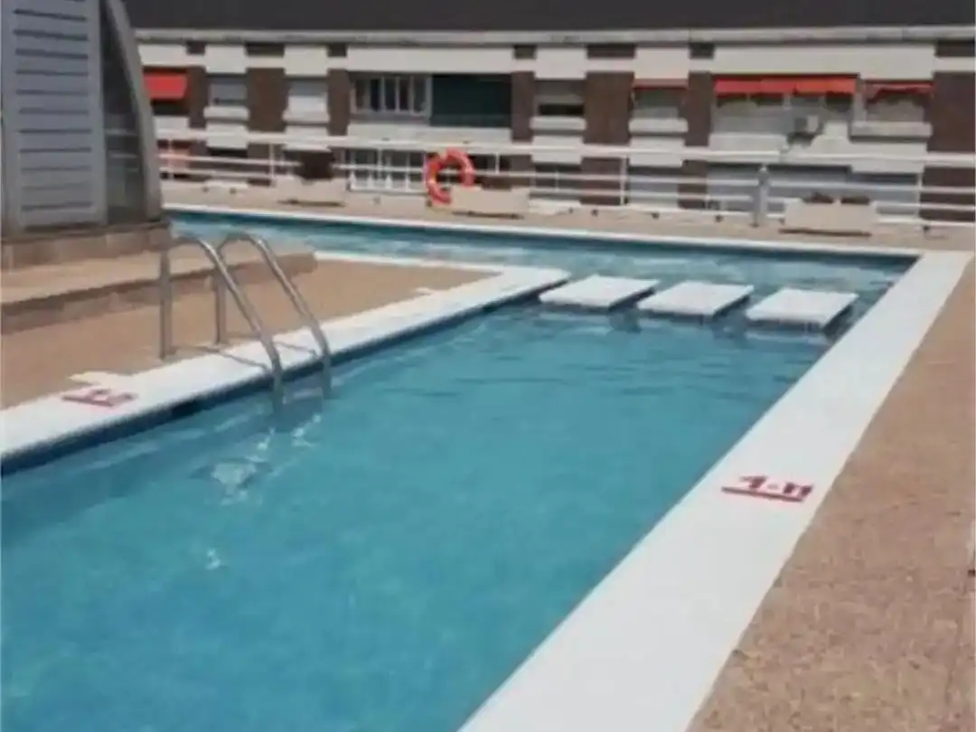 Schwimmbecken von Wohnung zur Miete in  Madrid Capital mit Klimaanlage