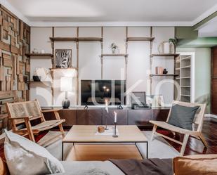 Sala d'estar de Apartament de lloguer en  Madrid Capital amb Aire condicionat, Calefacció i Parquet