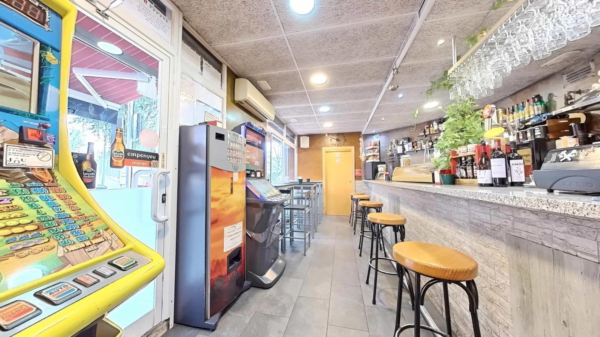 Premises for sale in Santa Coloma de Gramenet  with Air Conditioner and Terrace