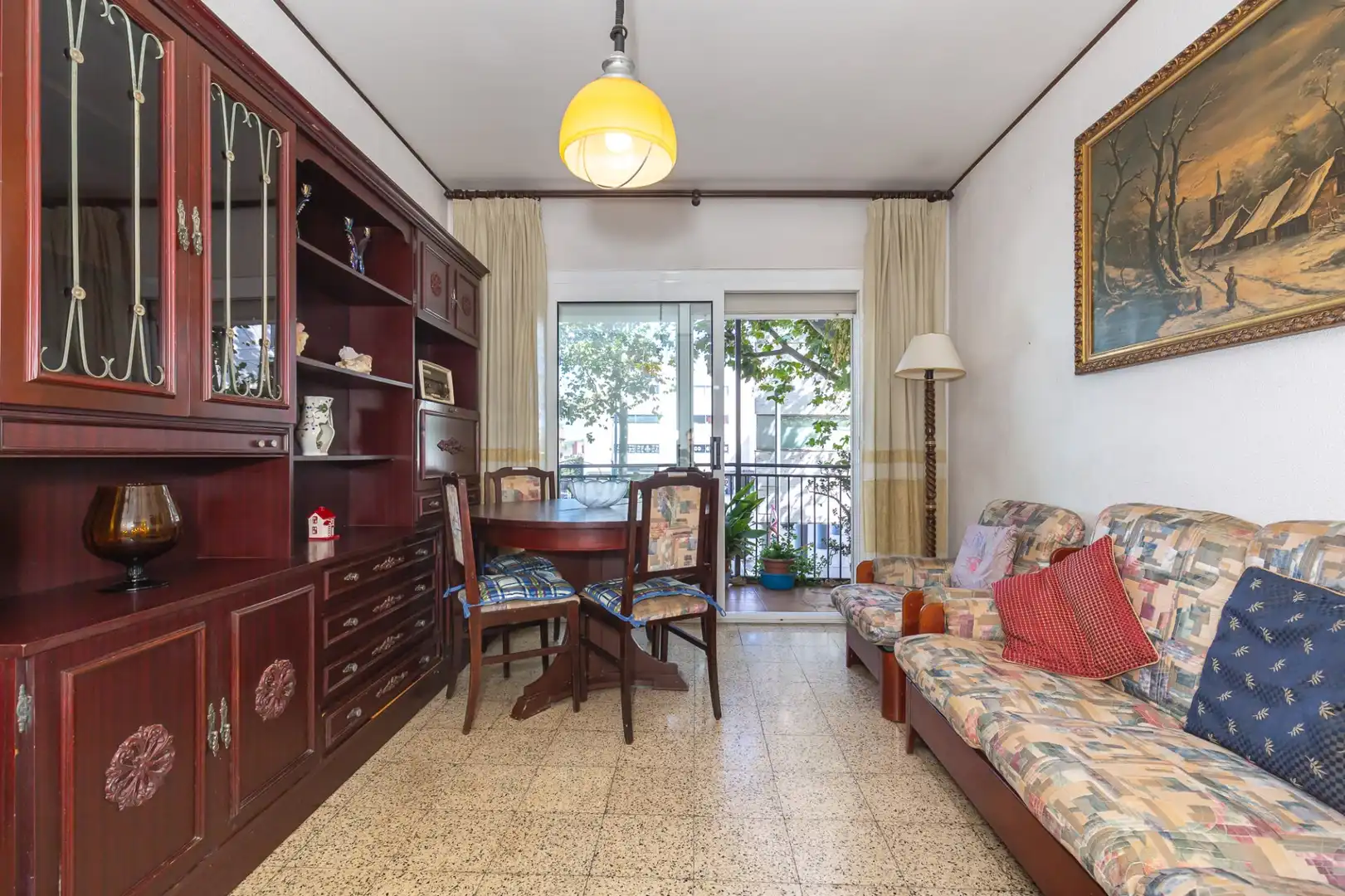 Sala de estar de Piso en venta en Sant Cugat del Vallès con Calefacción, Balcón y Alarma