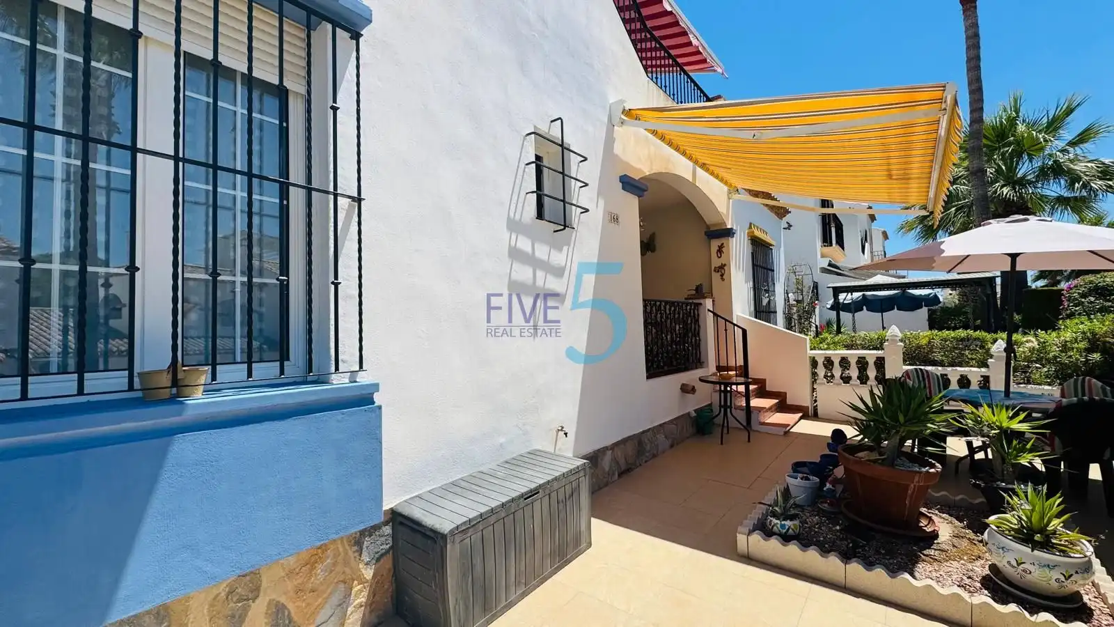 Außenansicht von Wohnung zum Verkauf in Orihuela mit Klimaanlage, Terrasse und Schwimmbad