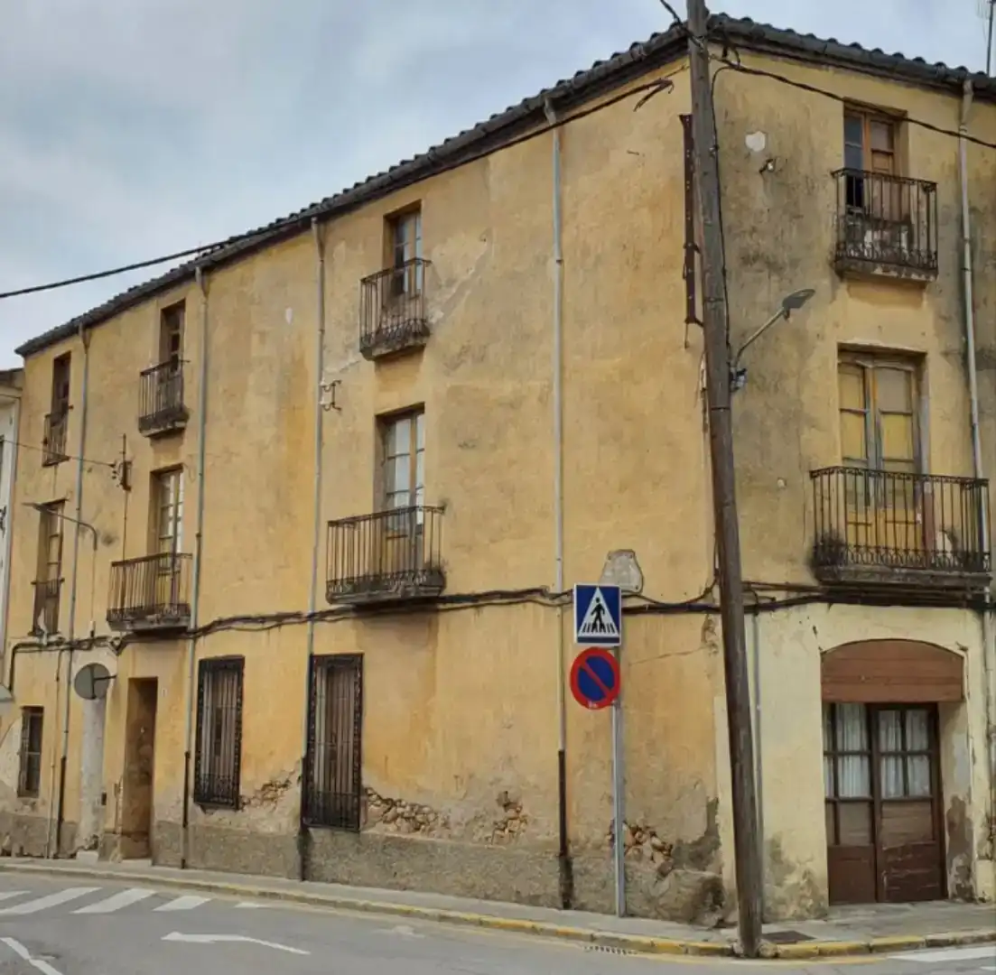 Vista exterior de Casa adosada en venda en Breda amb Balcó