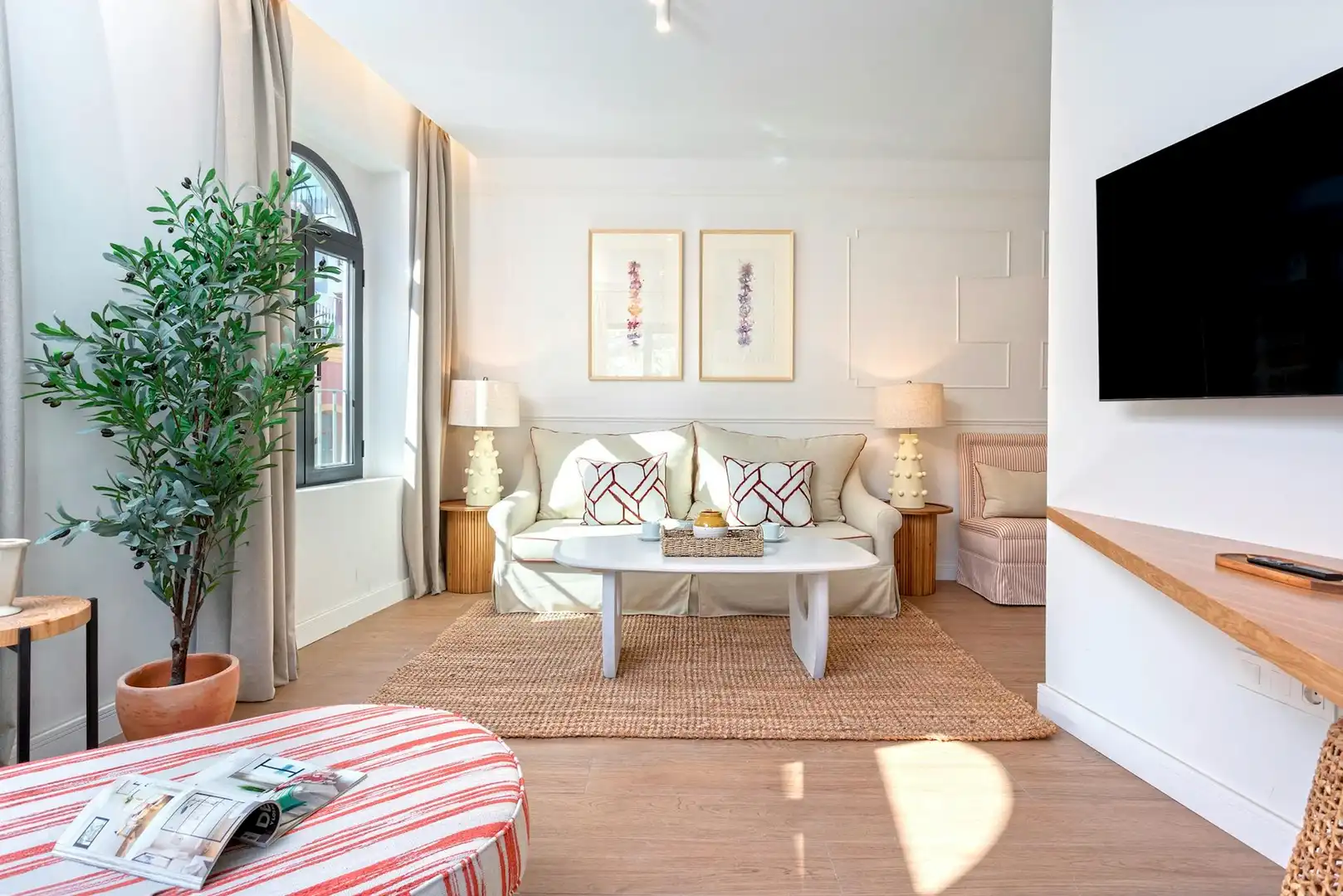 Living room of Flat for rent in Sevilla  with Air Conditioner, Heating and Washing machine