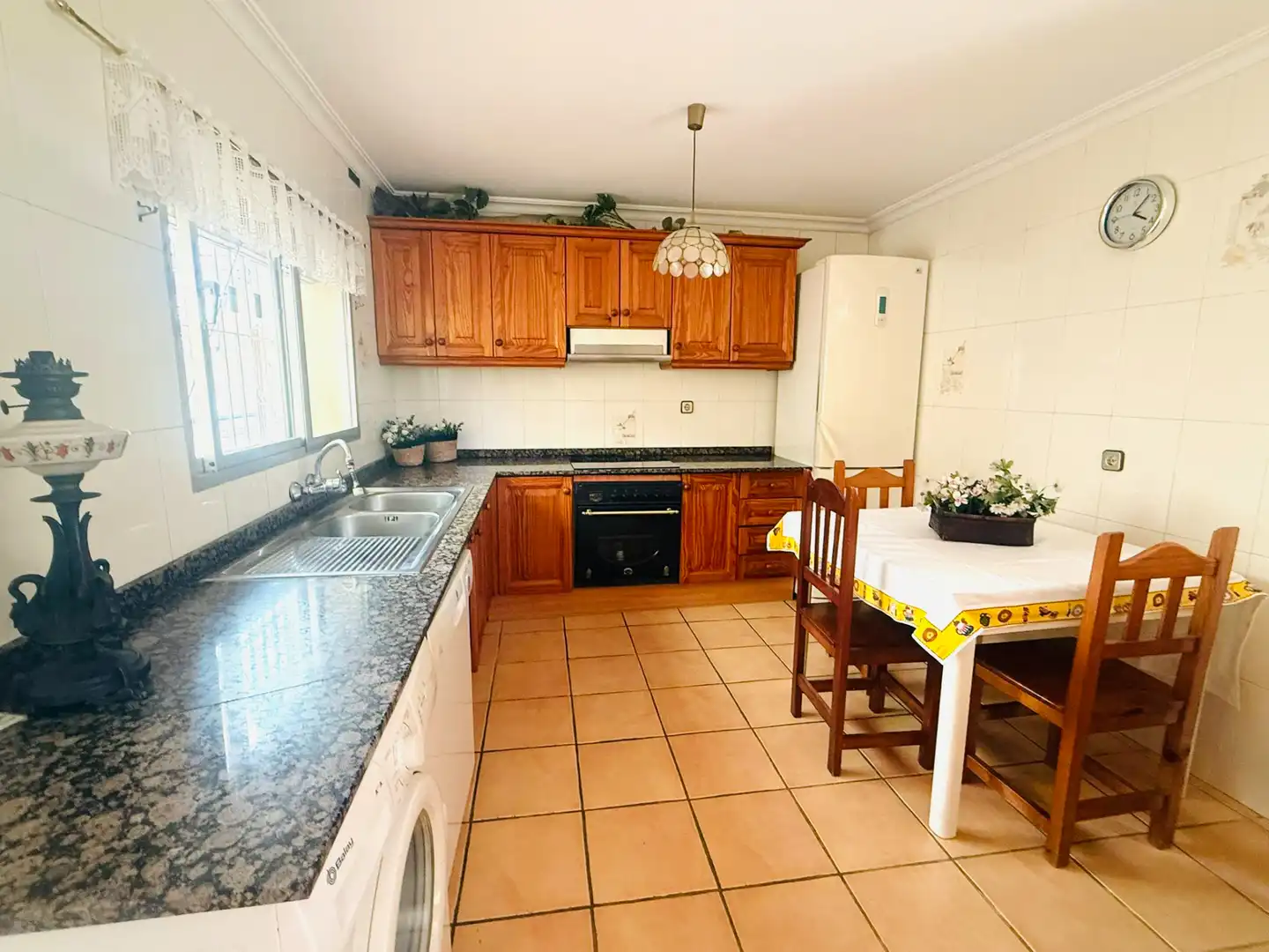Cocina de Casa o chalet en venta en Fuengirola con Aire acondicionado, Jardín privado y Terraza