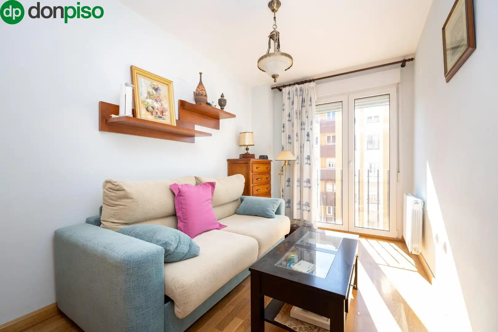 Living room of Flat for sale in Granada  with Air Conditioner, Heating and Terrace