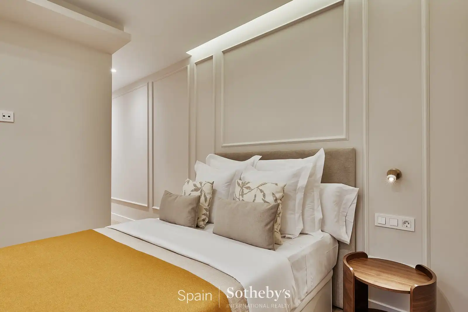 Dormitori de Apartament en venda en Madrid amb Aire condicionat, Calefacció i Terrassa