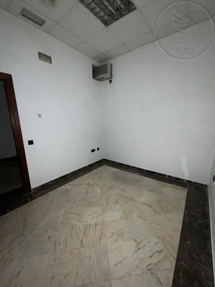 Büro zum Verkauf in Linares mit Klimaanlage