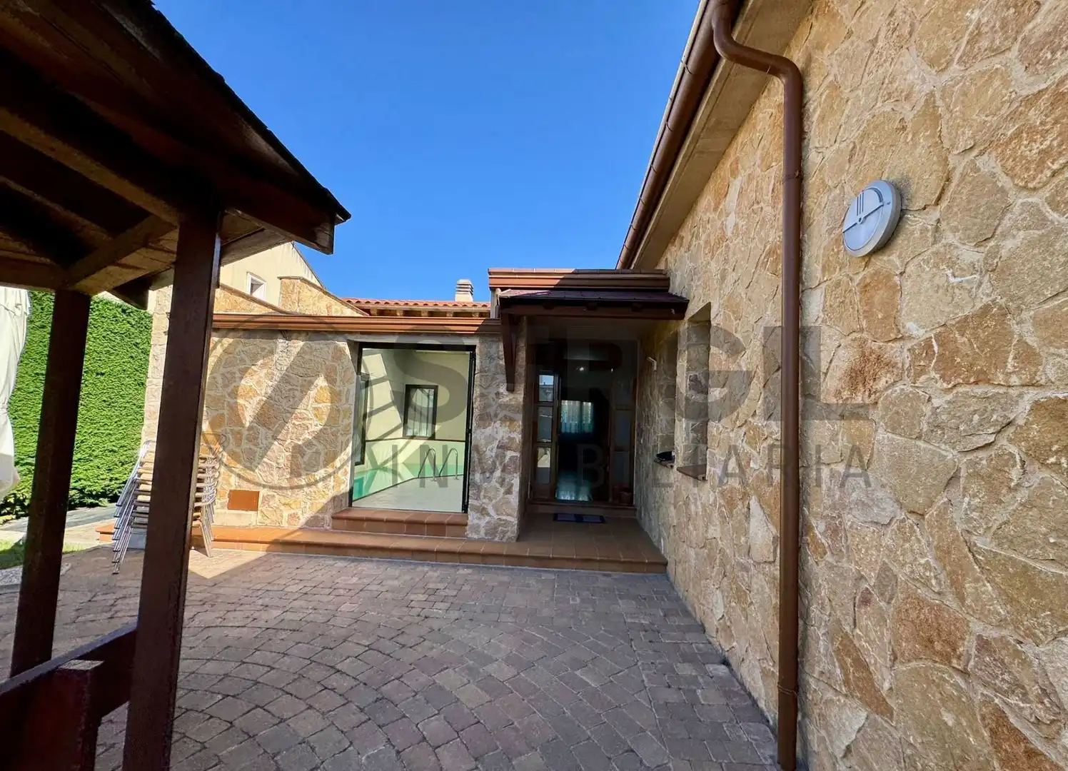 Vista exterior de Casa o xalet en venda en Palazuelos de Eresma amb Calefacció, Jardí privat i Traster