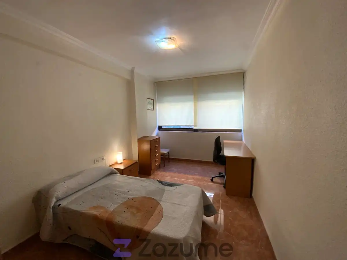 Bedroom of Flat for rent in Valencia  with Air Conditioner, Heating and Terrace