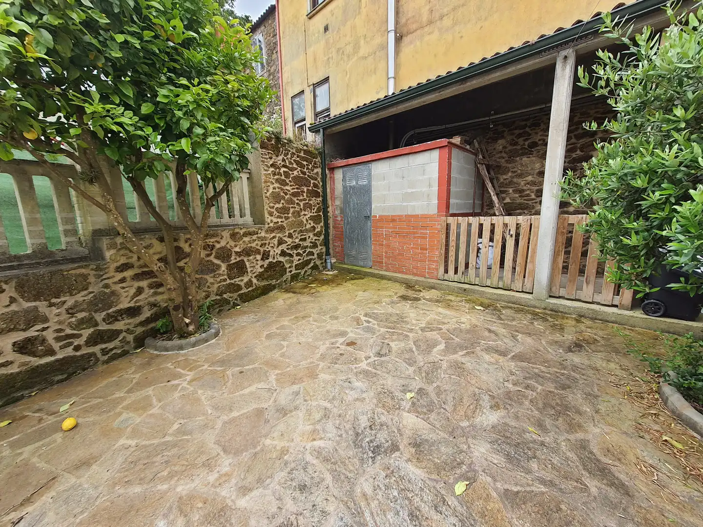 Garden of Country homes for sale in Carballo  with Heating, Terrace and Oven