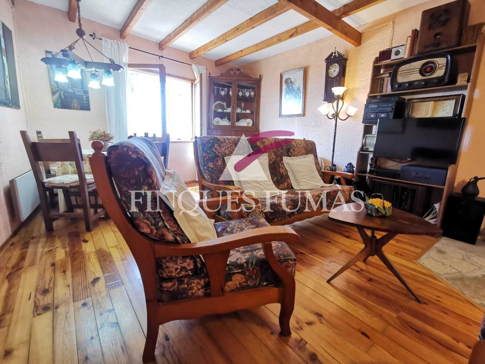 Sala d'estar de Casa o xalet en venda en Savallà del Comtat amb Calefacció, Traster i Moblat