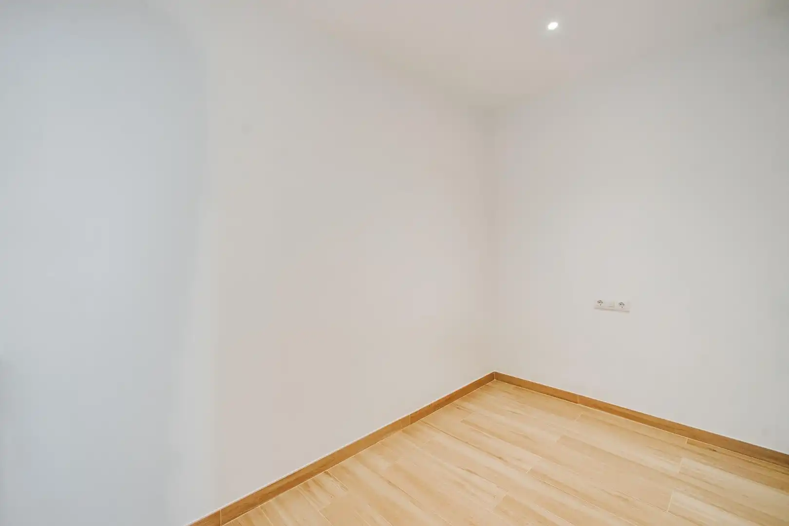 Schlafzimmer von Erdgeschoss zur Miete in Palamós mit Klimaanlage, Heizung und Terrasse