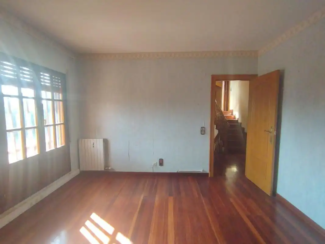 Dormitori de Casa o xalet en venda en Zaragoza amb Jardí privat