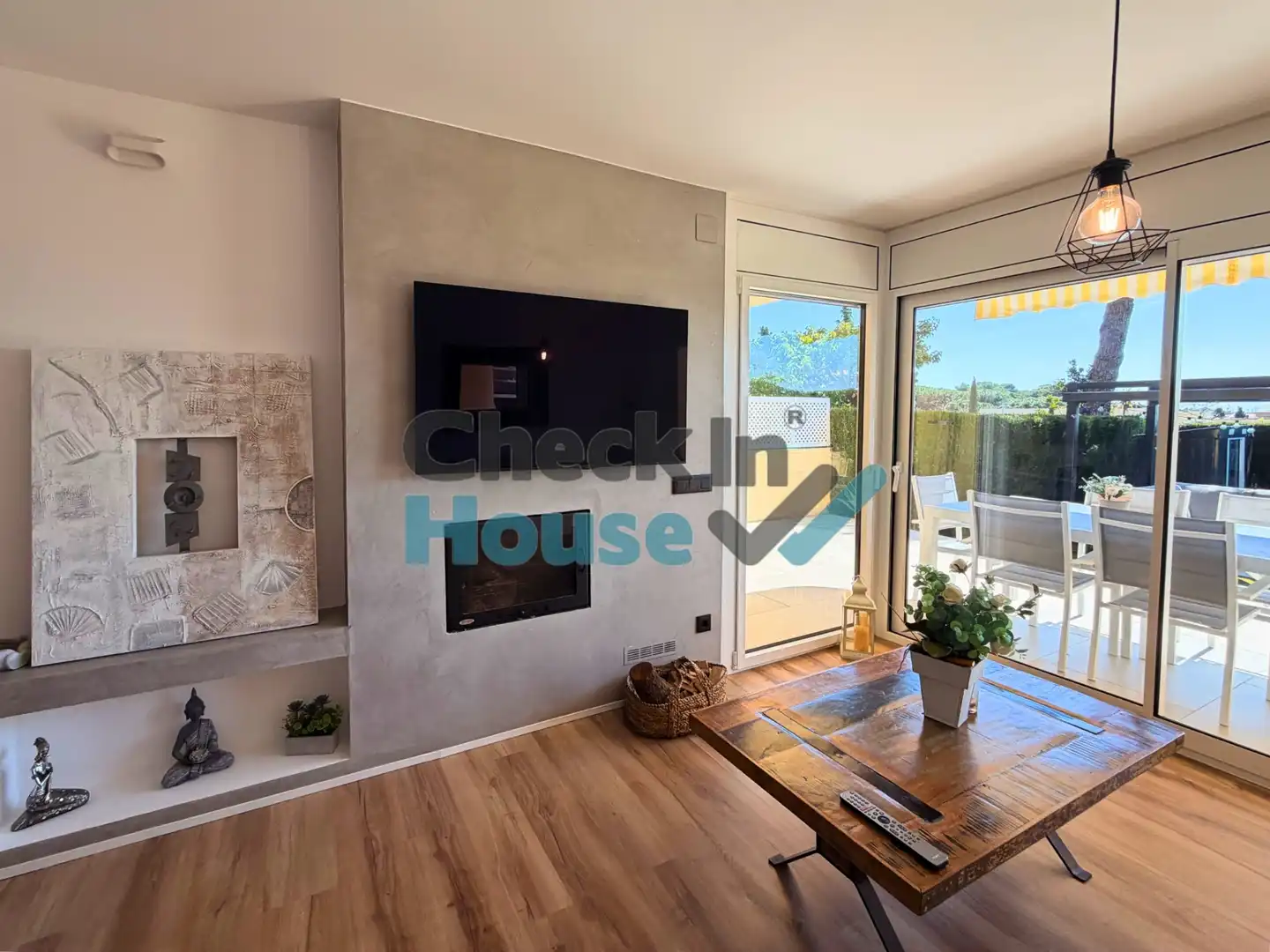 Sala de estar de Planta baja en venta en Castell d'Aro, Platja d'Aro i s'Agaró con Aire acondicionado, Jardín privado y Trastero