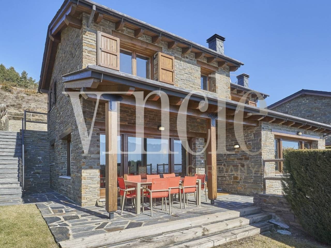Vista exterior de Casa o xalet en venda en Bellver de Cerdanya amb Calefacció, Jardí privat i Parquet