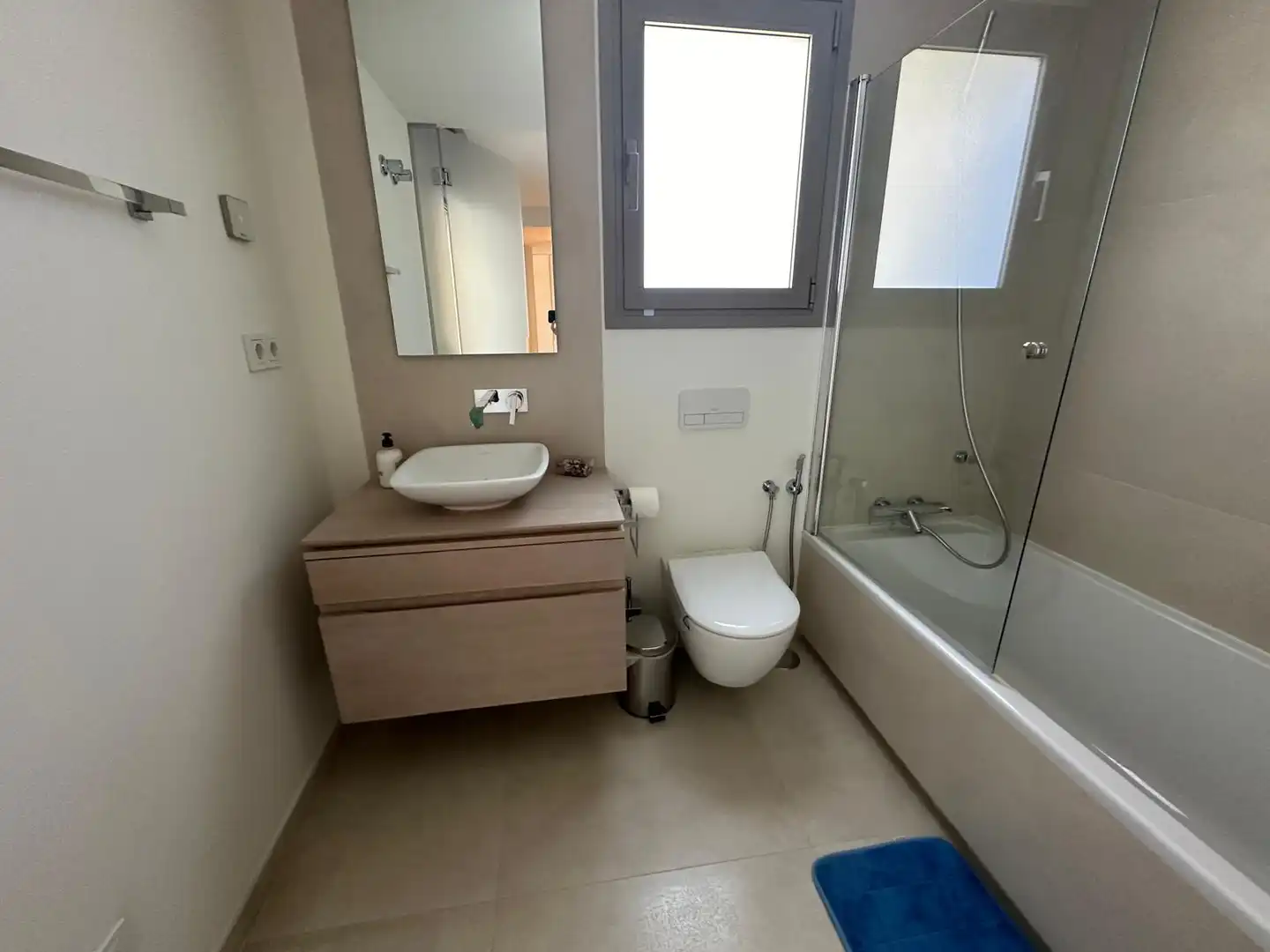 Baño de Apartamento de alquiler en Marbella con Aire acondicionado, Terraza y Piscina
