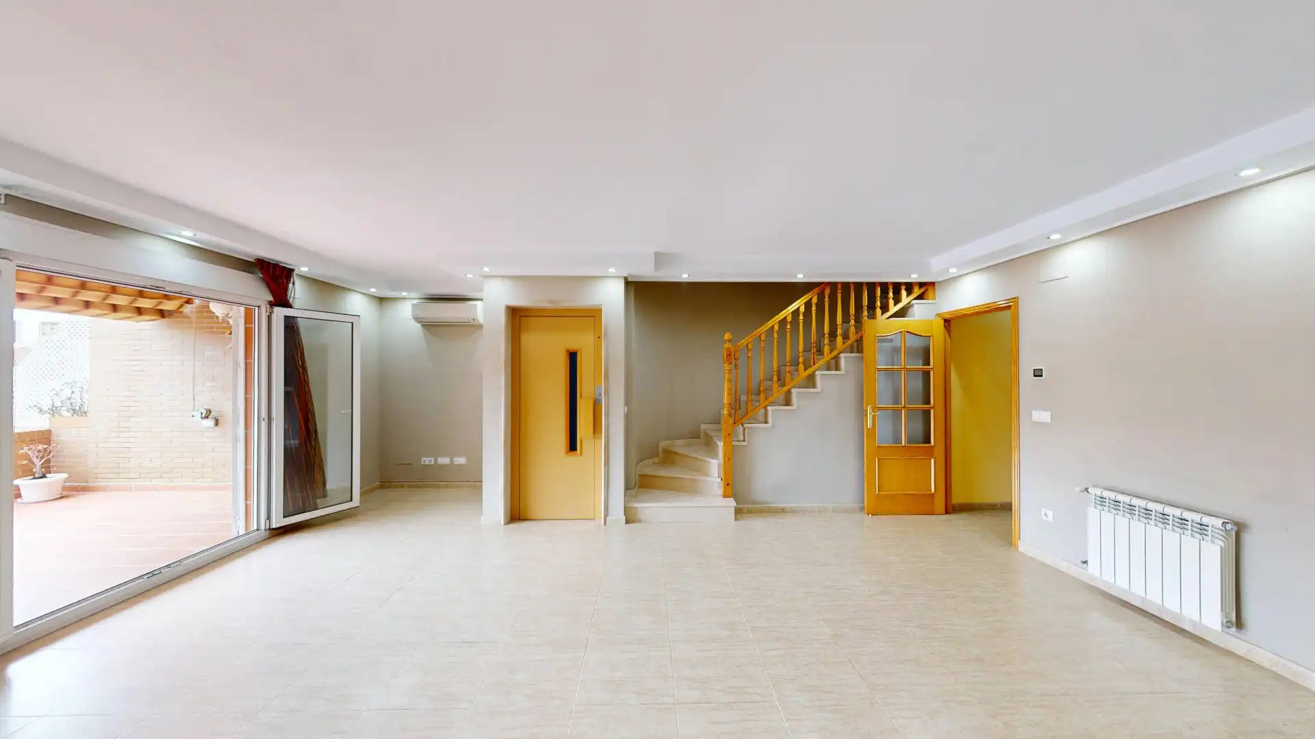 Casa o chalet en venta en Alicante / Alacant con Aire acondicionado, Jardín privado y Terraza