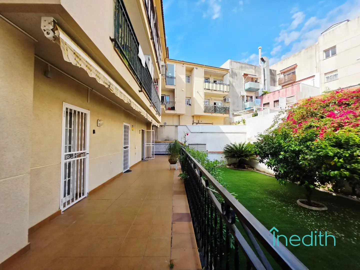 Außenansicht von Wohnung zum Verkauf in Cubelles mit Heizung, Privatgarten und Terrasse