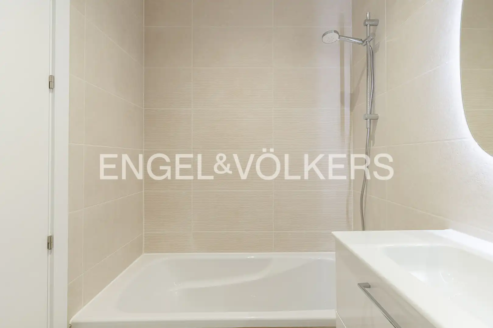 Bathroom of Flat for rent in Las Rozas de Madrid  with Air Conditioner, Heating and Terrace