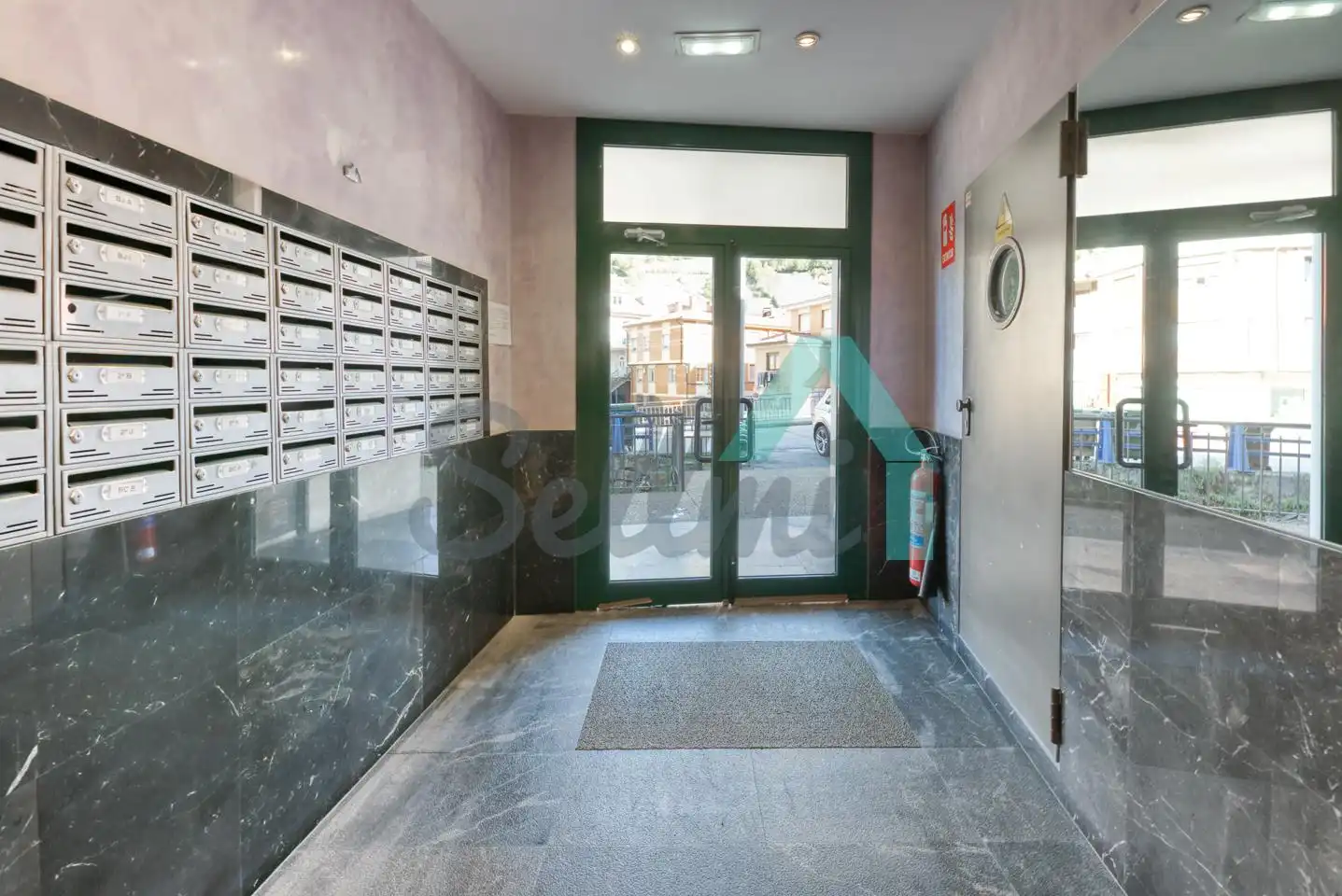 Planta baja en venta en Aller con Calefacción, Terraza y Amueblado