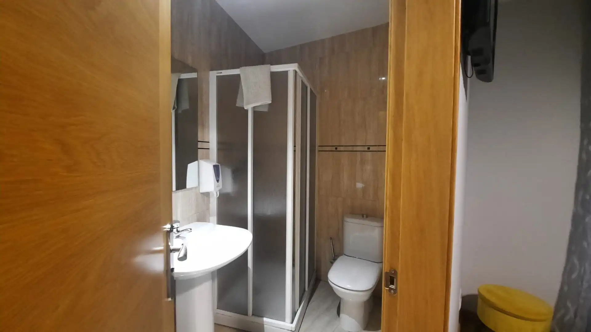 Badezimmer von Gebäude zum Verkauf in Cacabelos mit Alarm