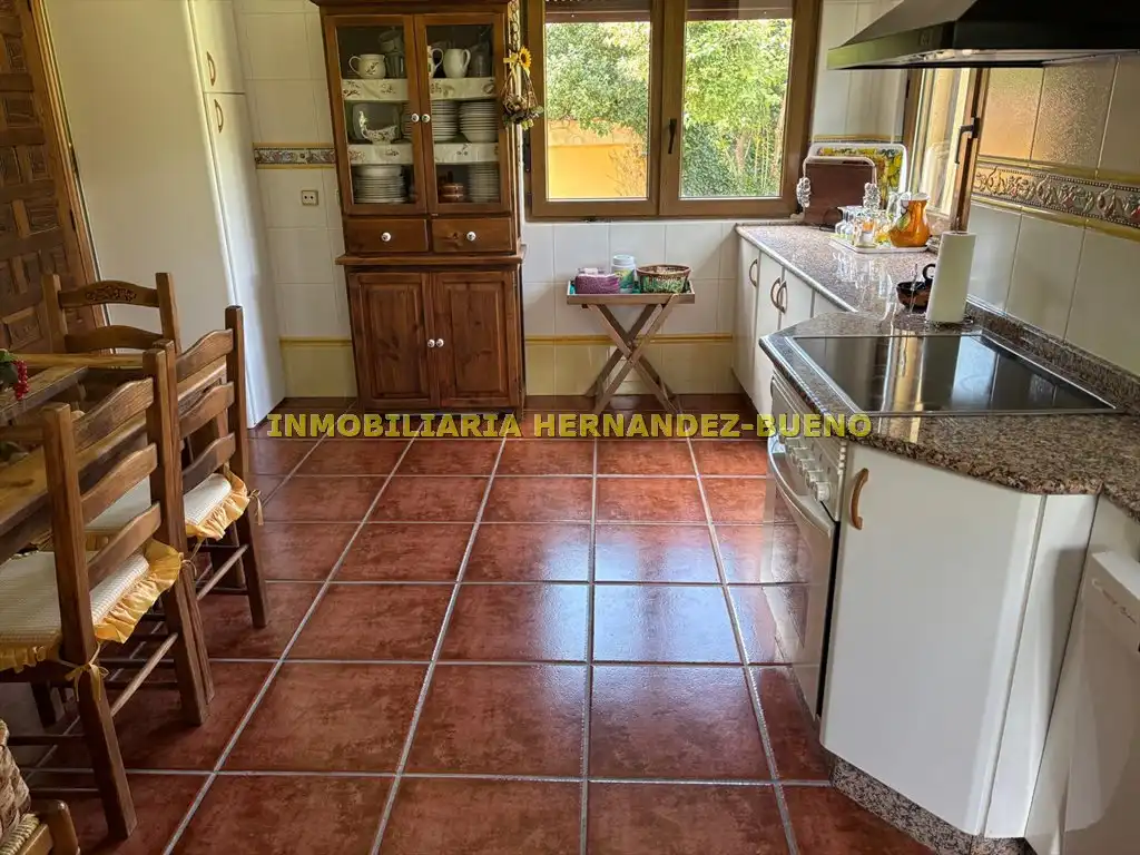 Cuina de Casa o xalet en venda en Sequeros amb Calefacció, Jardí privat i Terrassa
