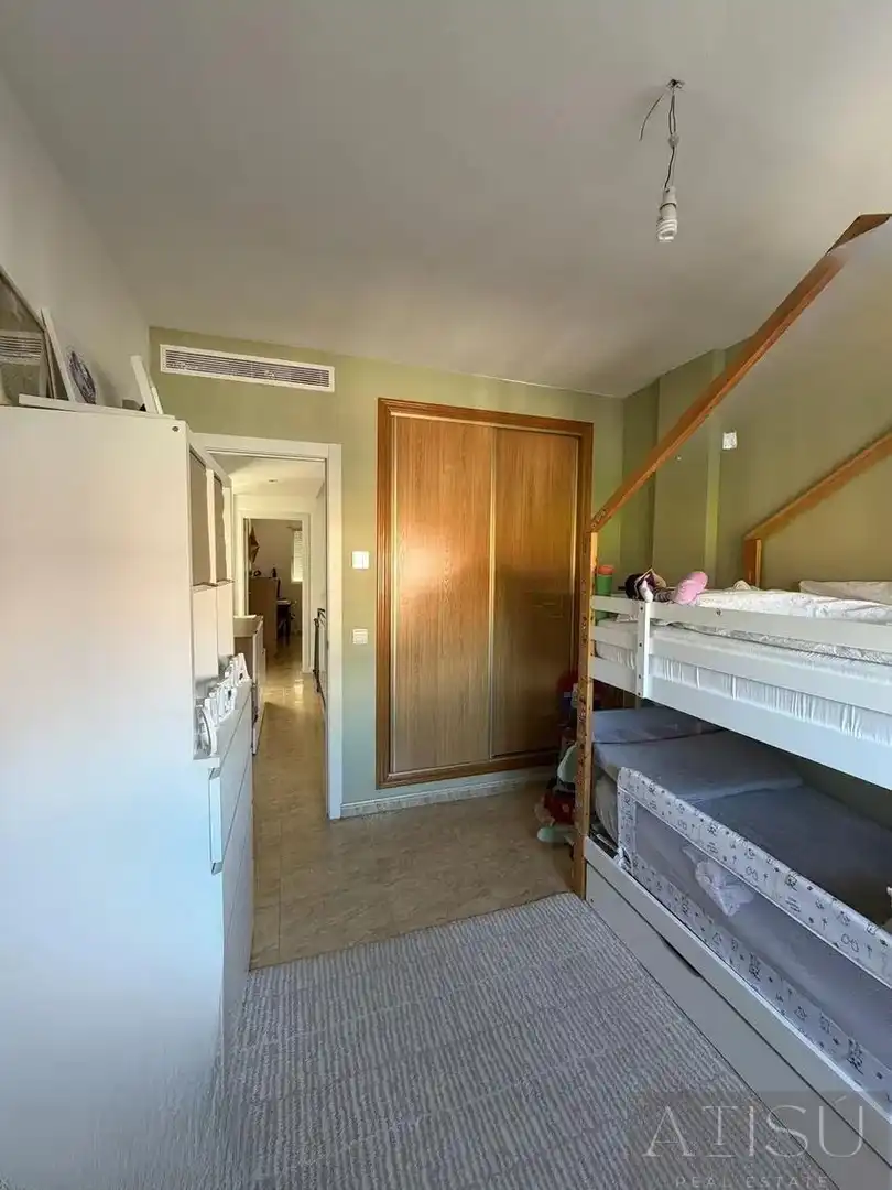 Dormitori de Casa o xalet en venda en Alicante / Alacant amb Aire condicionat, Traster i Piscina comunitària