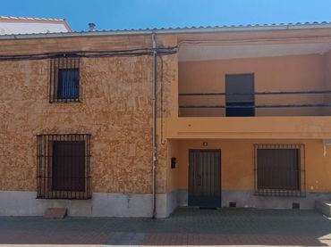 Casa amb balcó en venda a Morales del Vino