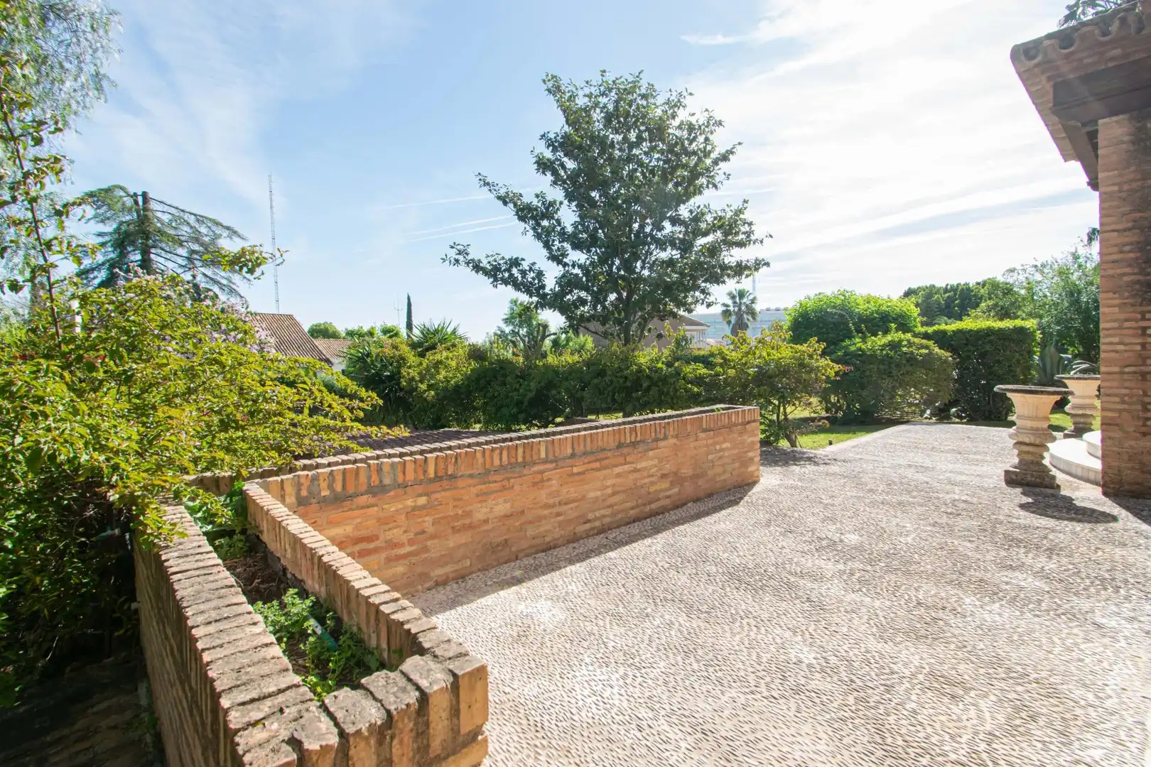 Vista exterior de Casa o chalet en venta en Valencina de la Concepción con Aire acondicionado, Jardín privado y Terraza