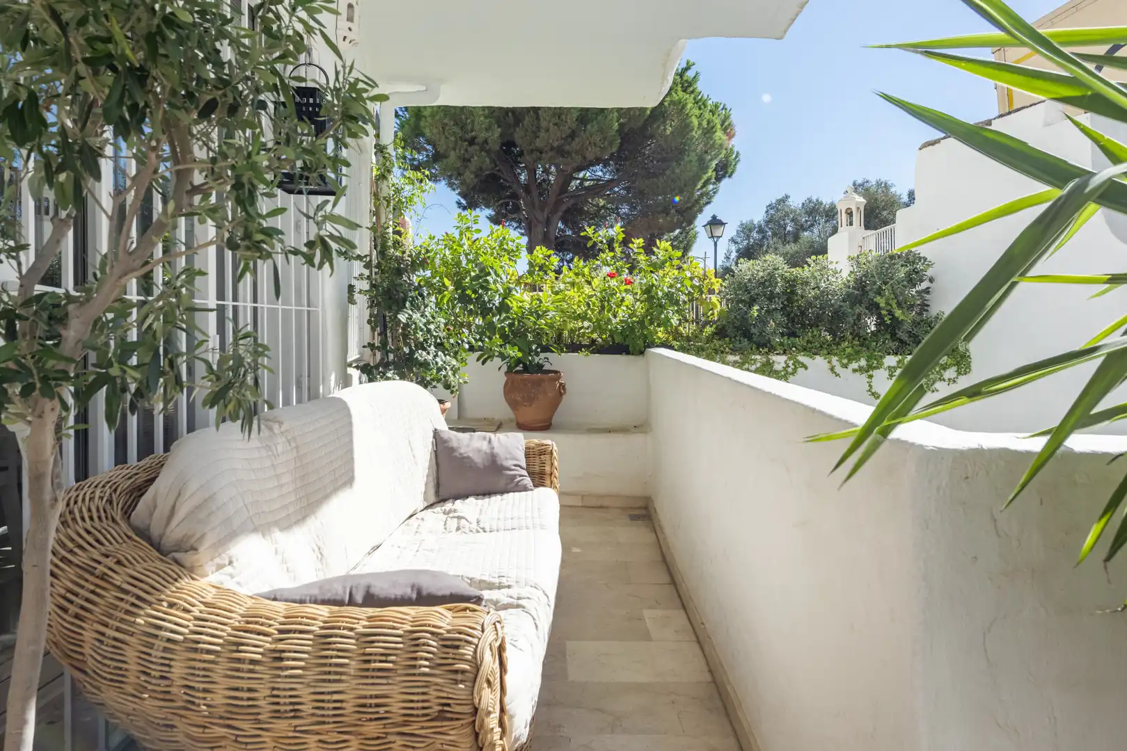 Jardí de Planta baixa en venda en Marbella amb Aire condicionat, Terrassa i Piscina