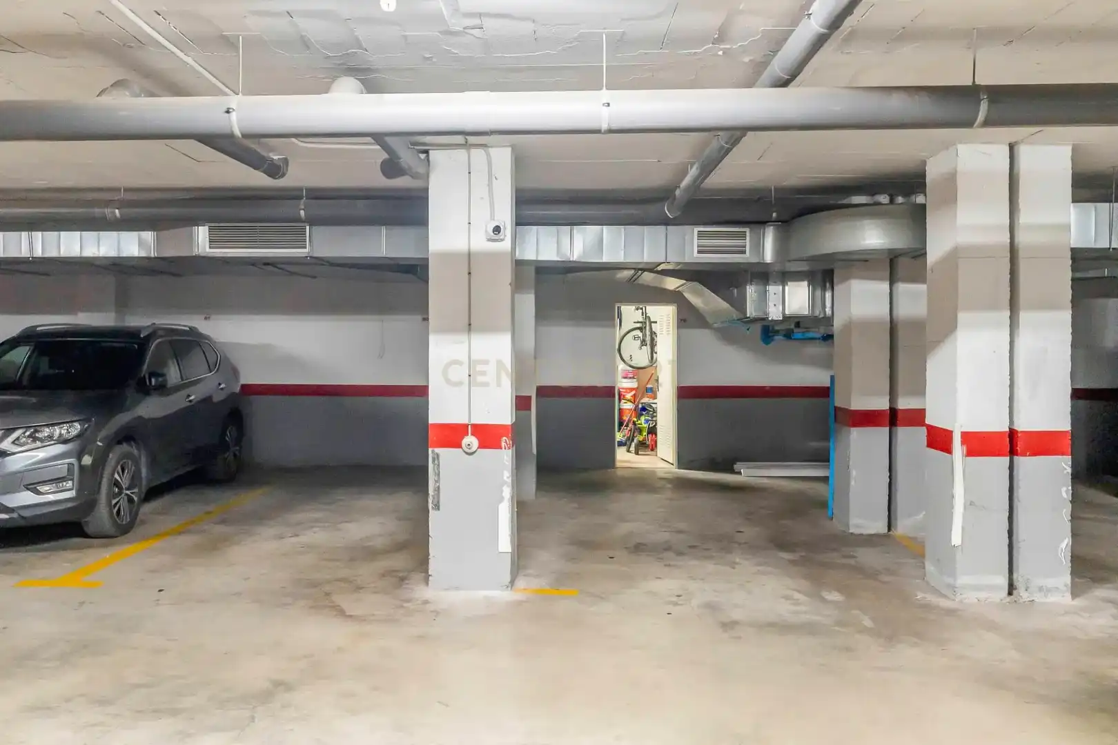 Parking of Flat for sale in Fuengirola  with Air Conditioner, Storage room and Swimming Pool