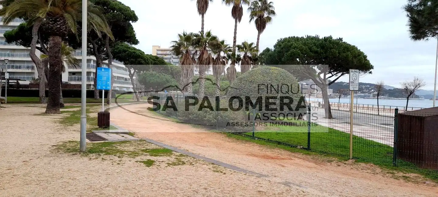 Vista exterior de Pis en venda en Blanes amb Aire condicionat, Balcó i Piscina comunitària