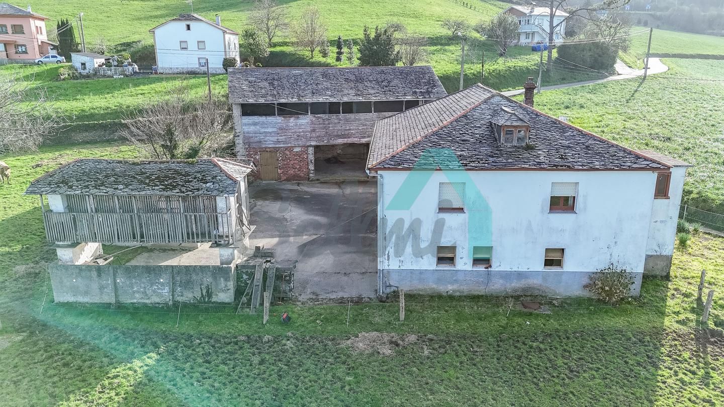 House or chalet for sale in Valdés - Luarca  with Private garden and Parquet flooring