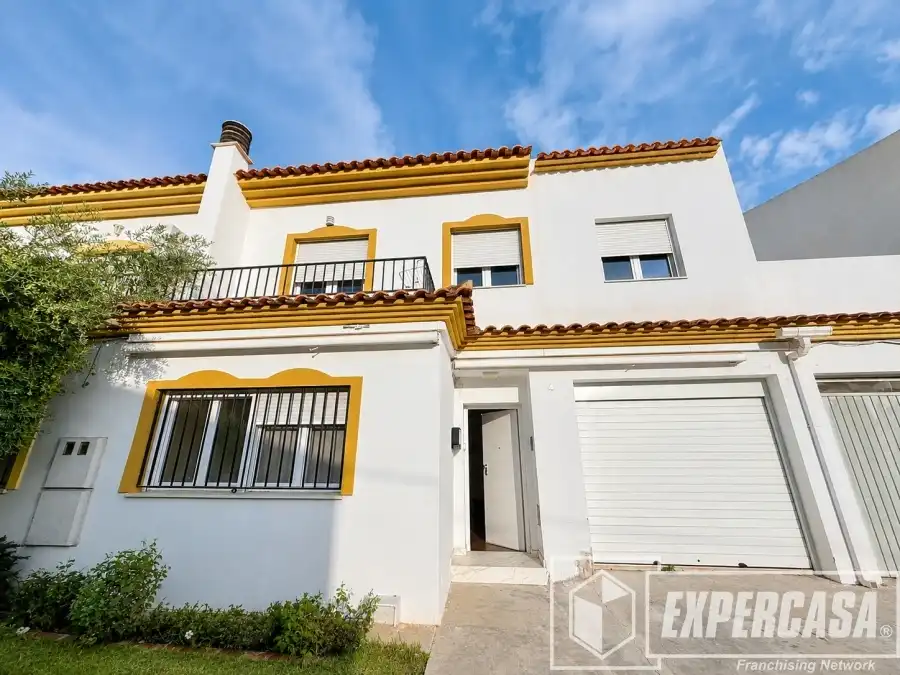 Vista exterior de Casa o xalet en venda en Domeño amb Aire condicionat i Terrassa