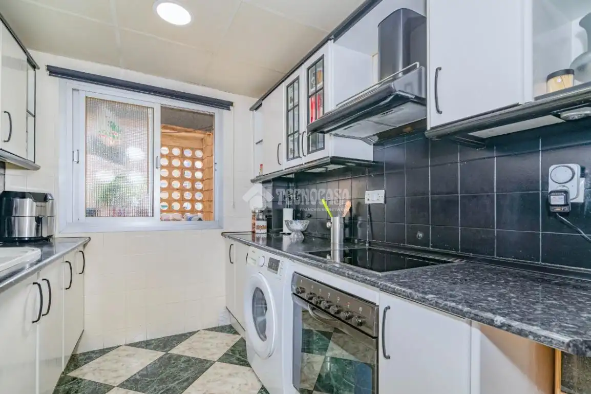 Cuina de Pis en venda en Granada amb Aire condicionat