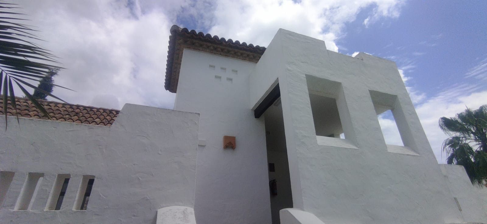 Vista exterior de Àtic en venda en Manilva amb Terrassa, Traster i Piscina