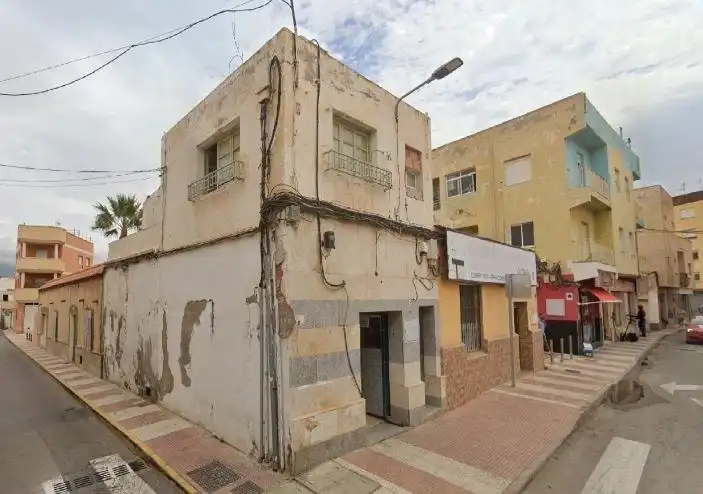 House for sale in Avenida Luis Buñuel