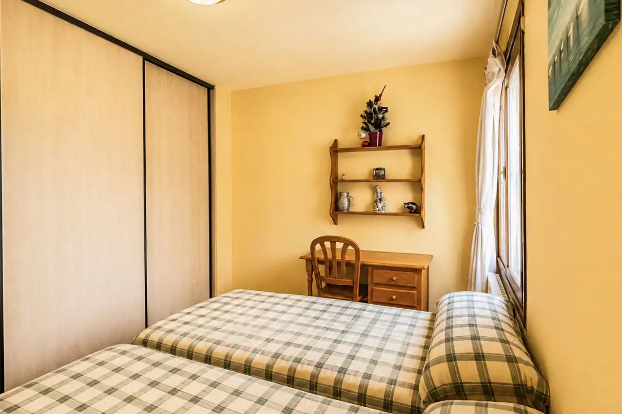 Habitación de Apartamento en venta en Vielha e Mijaran con Calefacción, Parquet y Amueblado