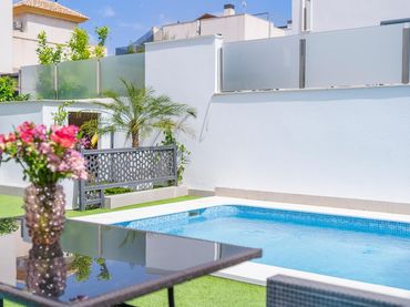 Xalet amb piscina en venda a Nueva Torrevieja - Aguas Nuevas