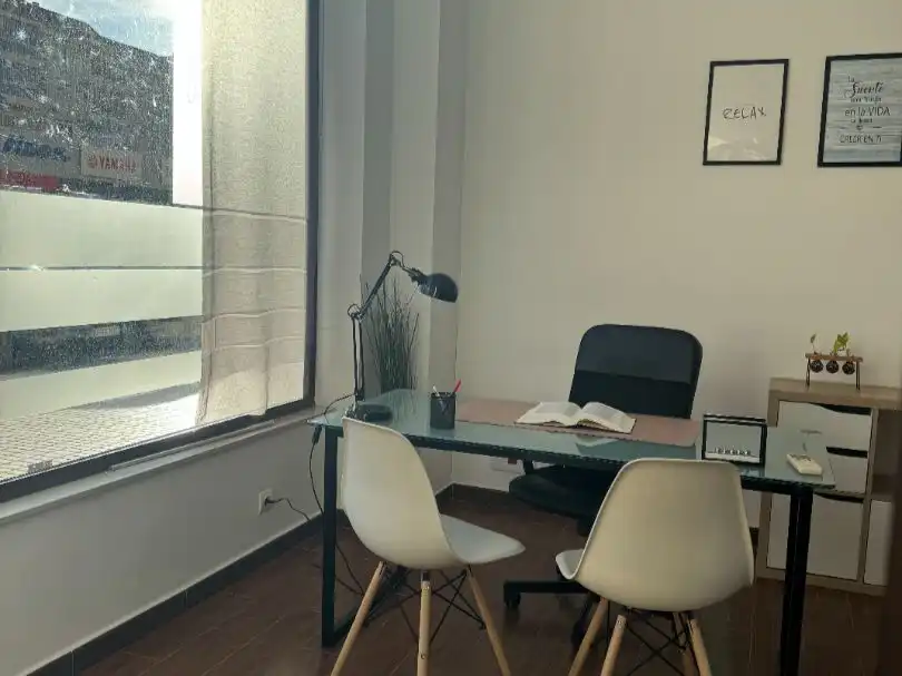 Oficina de alquiler en Vélez-Málaga con Aire acondicionado, Calefacción y Amueblado