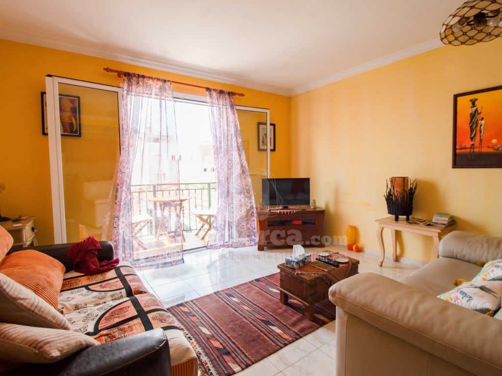 Sala de estar de Piso en venta en Es Castell con Terraza, Piscina y Piscina comunitaria