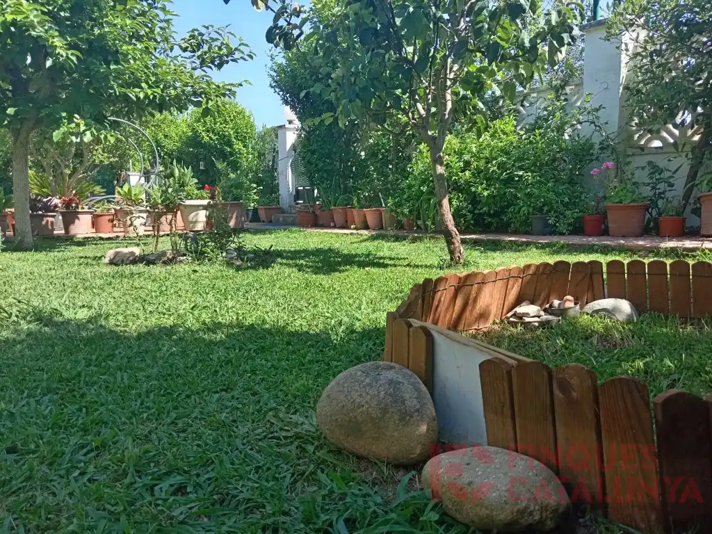 Jardí de Casa o xalet en venda en Vilobí d'Onyar