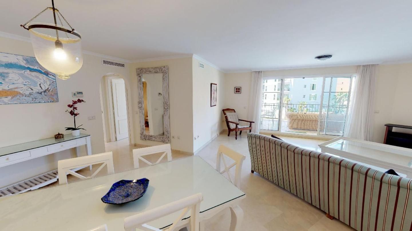 Esszimmer von Wohnungen zum verkauf in Sotogrande mit Klimaanlage, Terrasse und Möbliert