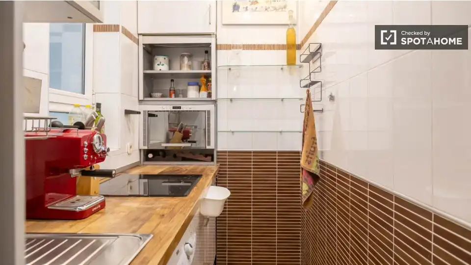 Kitchen of Flat for rent in Madrid  with Air Conditioner, Heating and Furnished