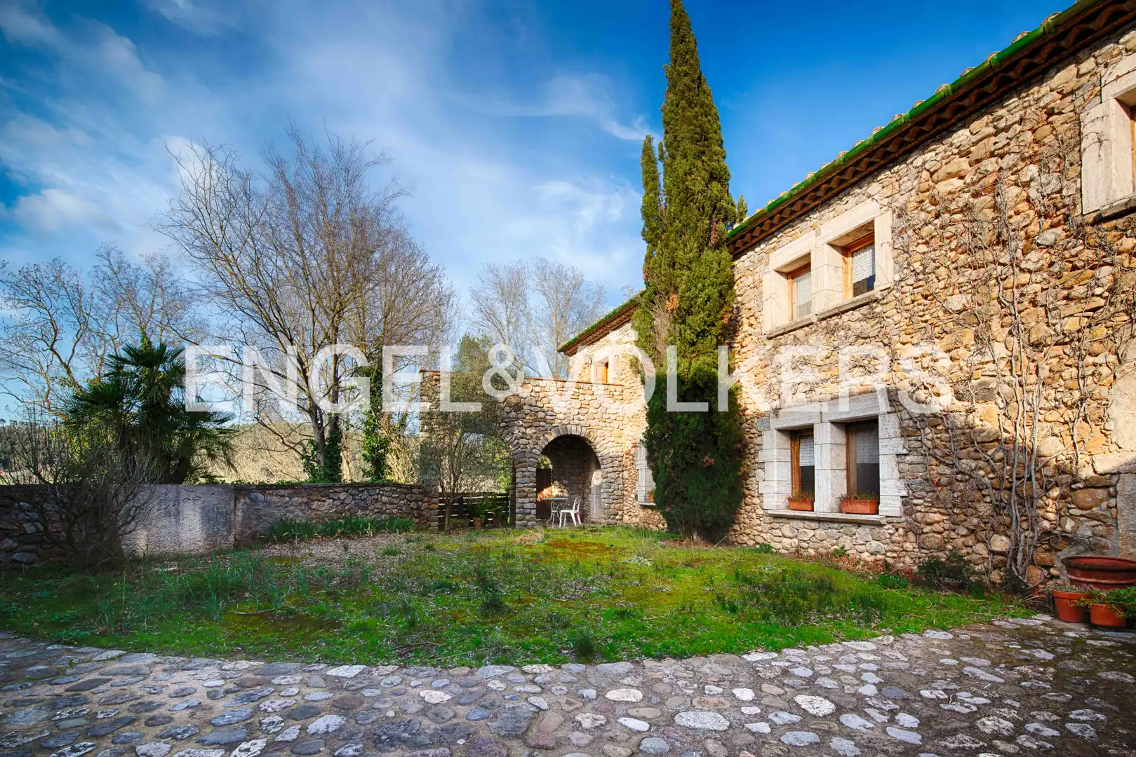 Vista exterior de Casa adosada en venta en Cabanelles con Calefacción, Jardín privado y Terraza