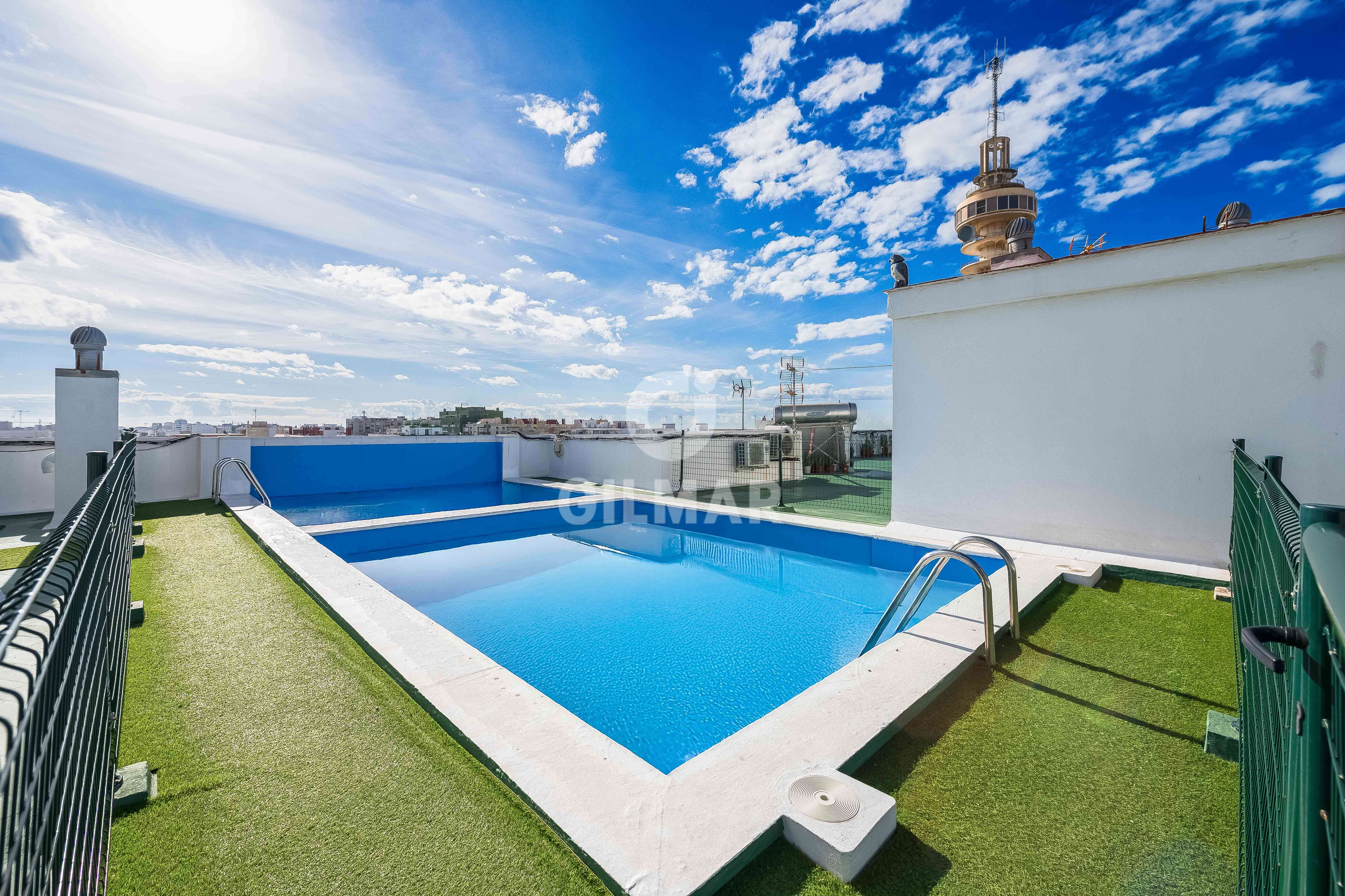 Swimming pool of Flat for sale in  Cádiz Capital  with Swimming Pool and Balcony
